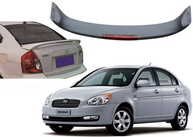 Porcellana L'auto scolpisce il diruttore del tetto con la luce del LED per l'accento Verna 2000 e 2007 di Hyundai fornitore